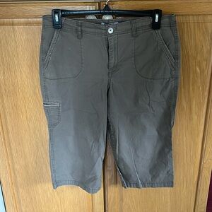 Bandolino Blu Capris size 12